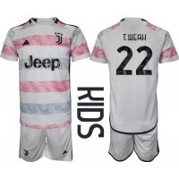 Camiseta Juventus Timothy Weah #22 Visitante Equipación para niños 2023-24 manga corta (+ pantalones cortos)